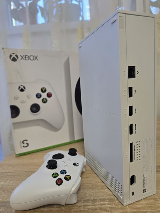 Xbox series S în stare ca nou, fara urme de utilizare