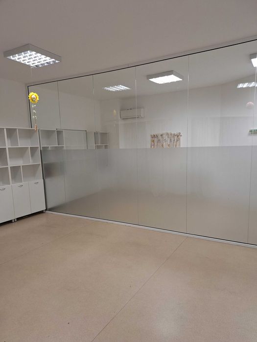 Продавам стъклени врати и преградни стъкла