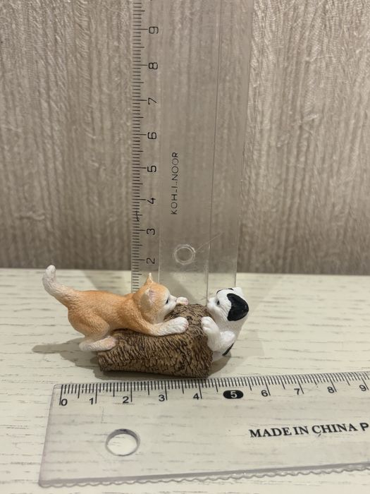 Коллекция статуэток кошек