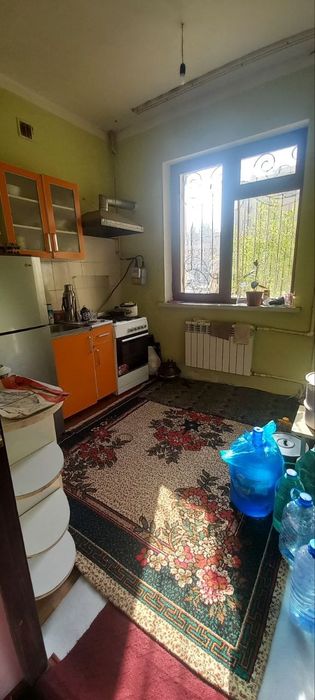 Oydin bozorcha qarshisida Kamolot uyi sotiladi