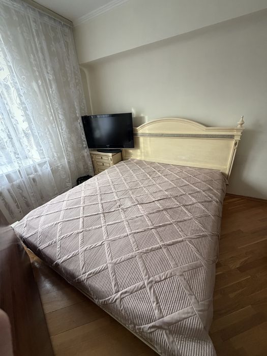 Кровать с матрасом/натуральное дерево