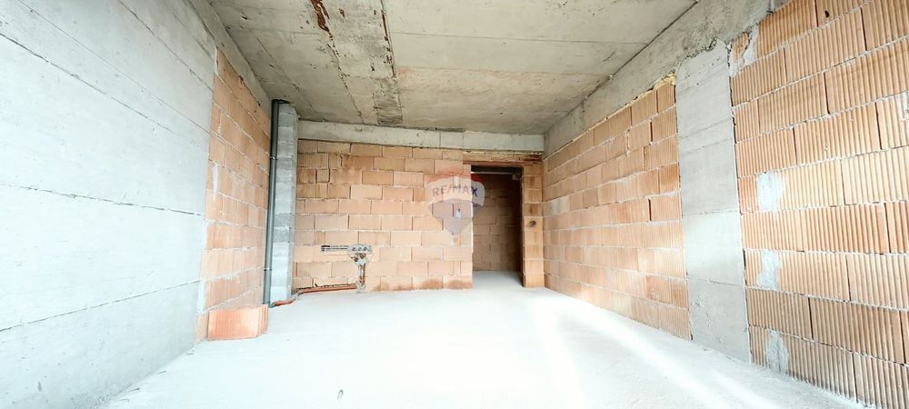 Продава се Тристаен апартамент в Варна, Погреби - 97 кв.м за 1568 €/кв.м - Снимка #2