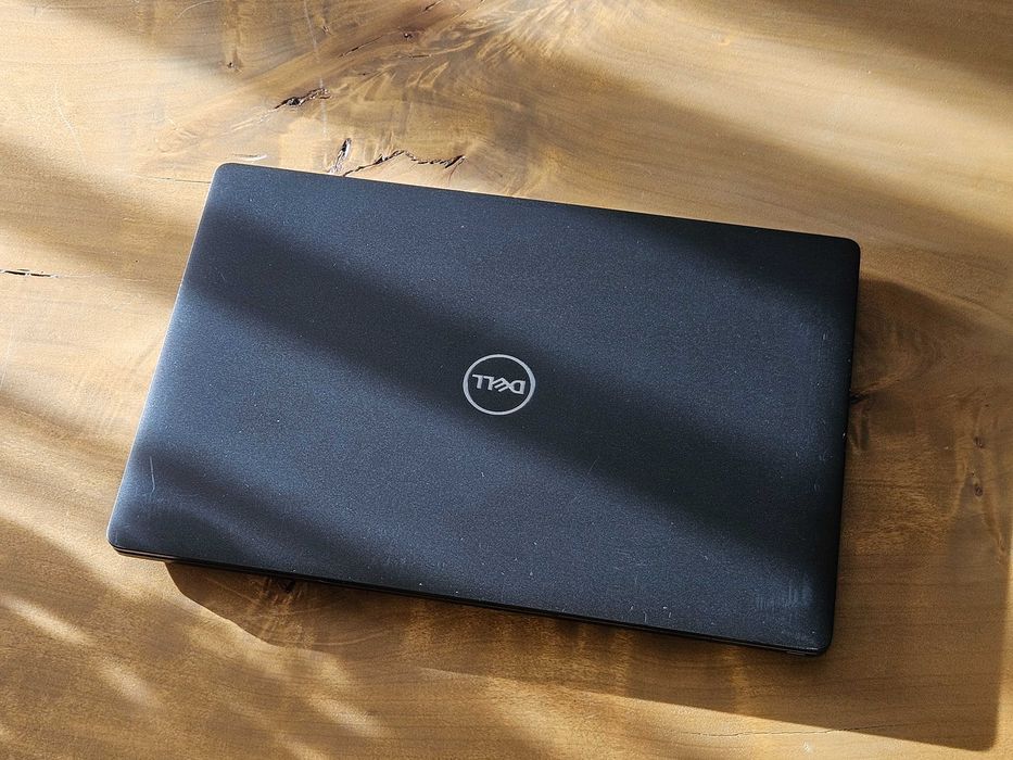 Лаптоп Dell 5300 - i5-8365U , 16GB DDR4 , 256GB NVMe