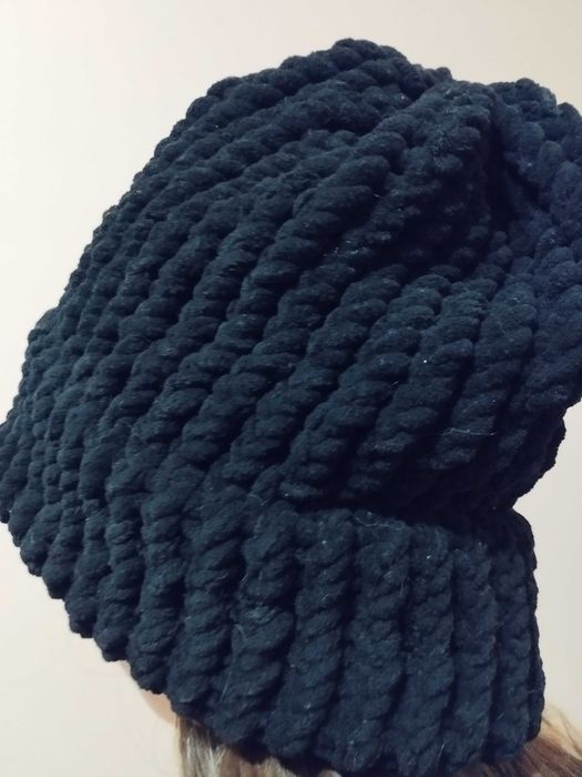 Дамска зимна шапка