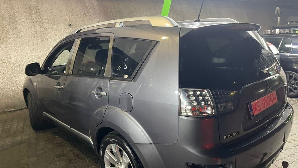 Mitibishi outlander 4x4 7locuri