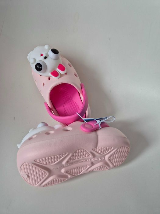 Papuci crocs fete cu jucărie