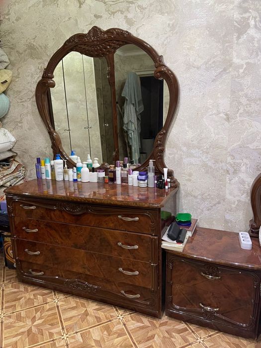 Спальный гарнитур