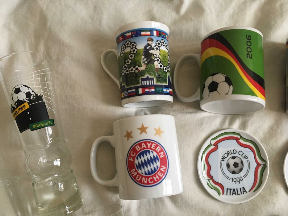 Lot pahare cani desfacatoare de bere cu tematica fotbal