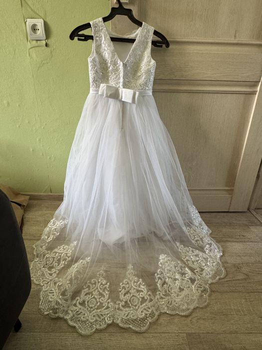 Продам платье на выпуской