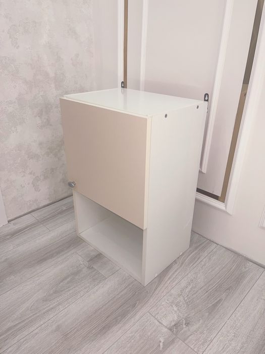 Навесной шкафчик в отличном состоянии