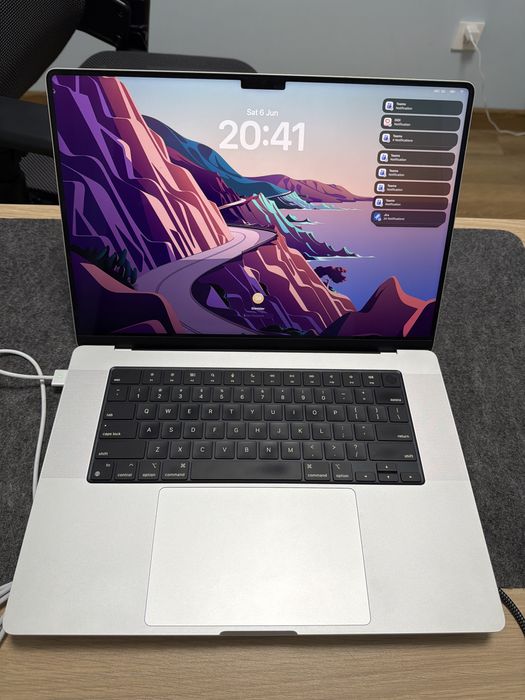 MacBook Pro 16" (M1 Max / 64GB RAM / 1TB SSD)