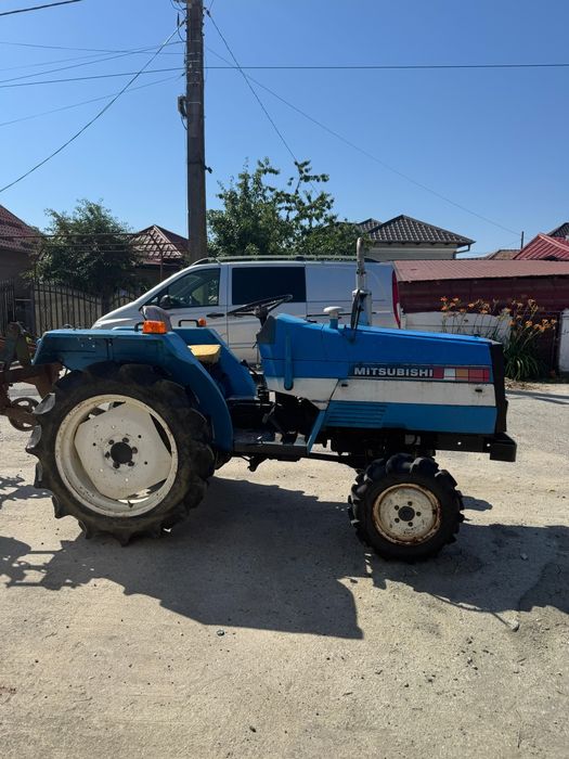 Vând sau schimb tractor Mitsubishi MT 20 cu Daster