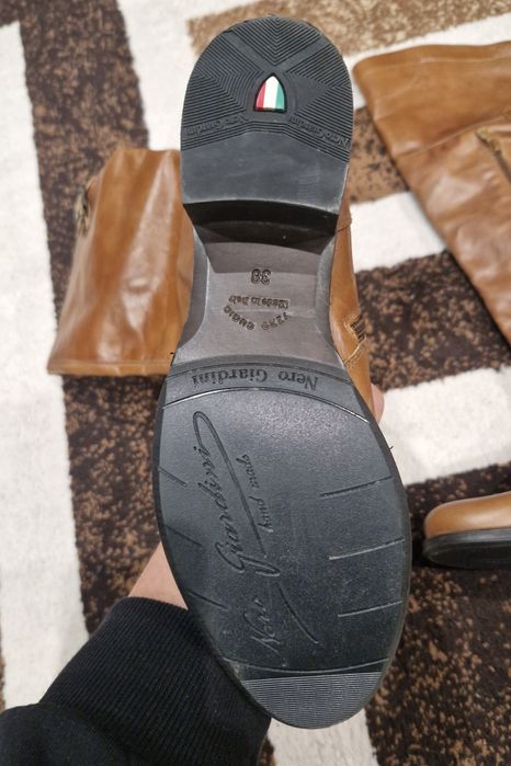 Женская хорошая обувь.