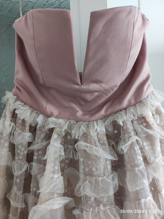 Нова Кукленска рокля с пайети на Rare London