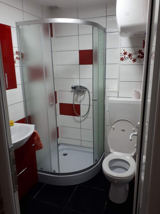 Vând garsoniera zona  tineretului  mobilata parțial 27 m3