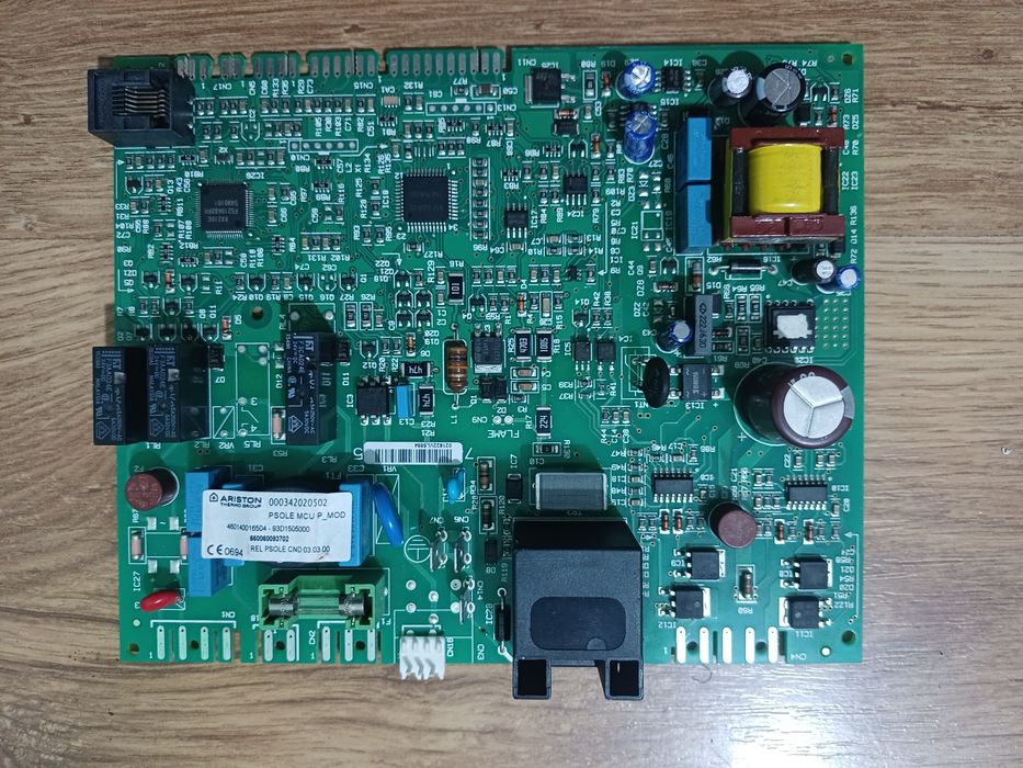 Vand Placa Electronică Centrală Termică Ariston. Poze reale
Stare buna