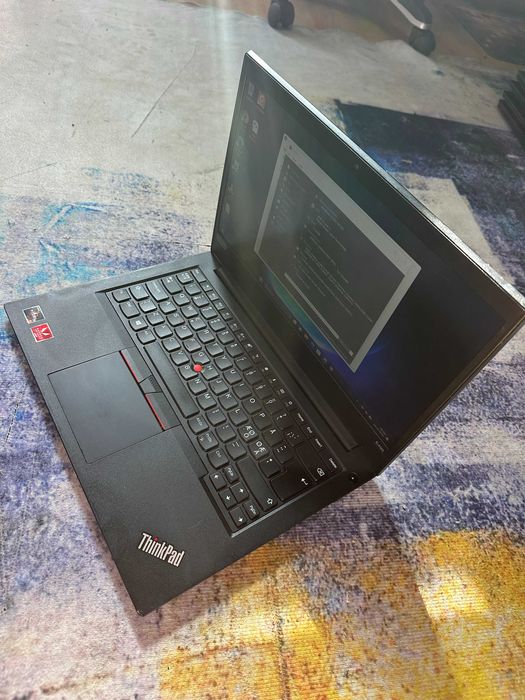 Laptop Lenovo E495 , ryzen 5 -680 lei