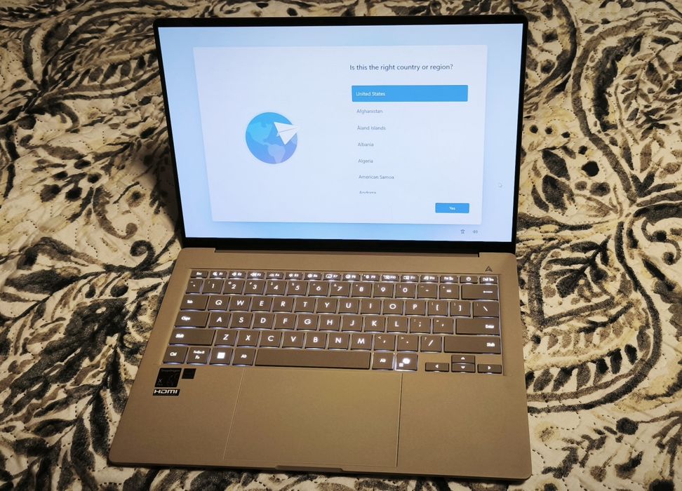 ASUS Zenbook A14 OLED / 16GB / 512GB / гаранция 2026 / 1 кг