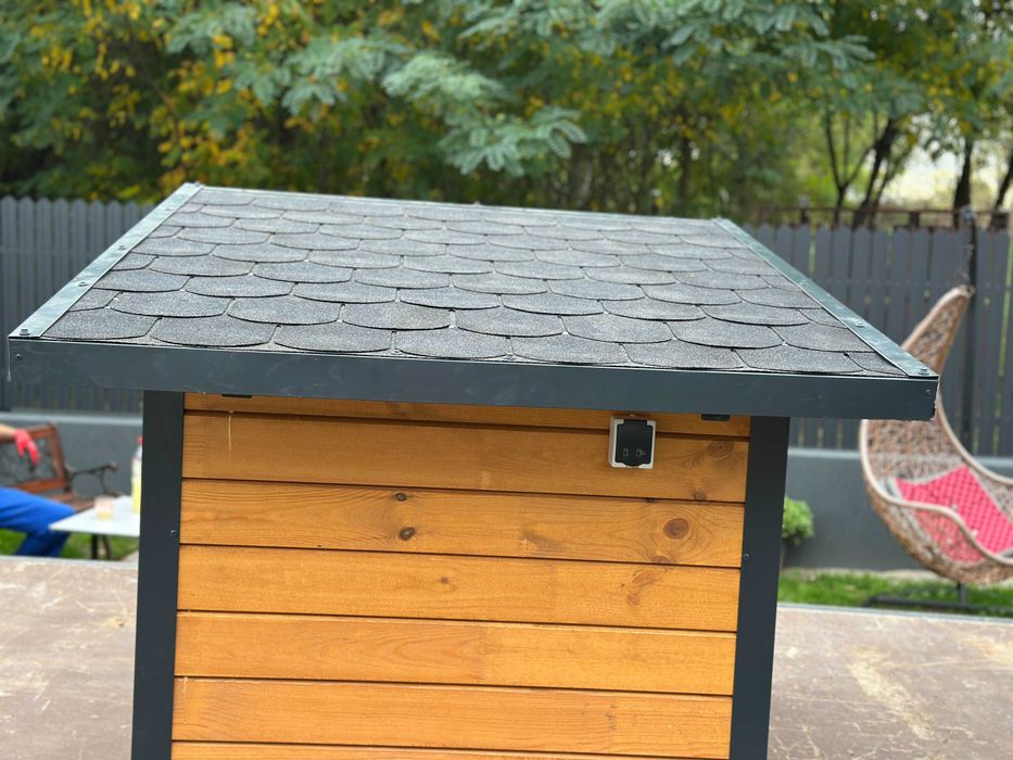 Cusca caine izolata – panouri sandwich, structura metalica