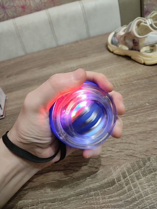 Тренажёр для кистей рук. Гиробол с подсветкой. Ручной кистевой эспанде