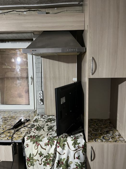 Продам кухонный уголок , бу 70000