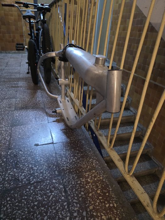 Cadru special cu rezervor incorporat bicicleta cu motor (motorizata)
