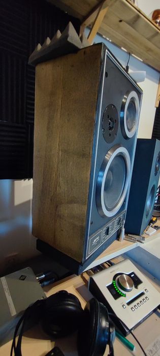 Jamo J-71 Studio Monitor & Jamo J-101 Studio Monitor