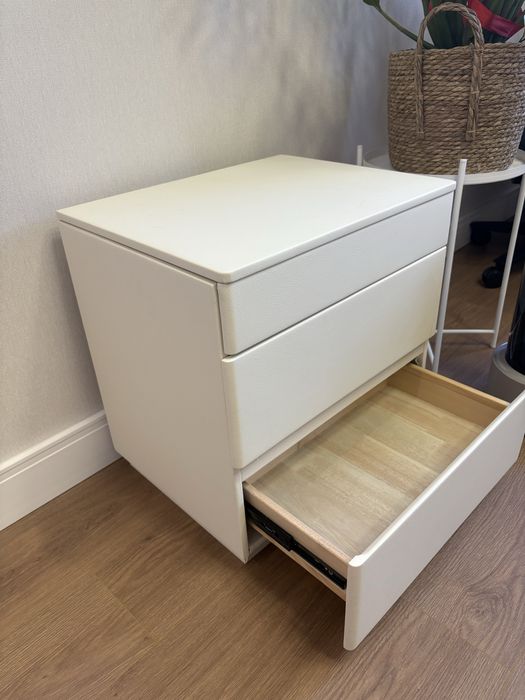 Прикроватная тумбочка