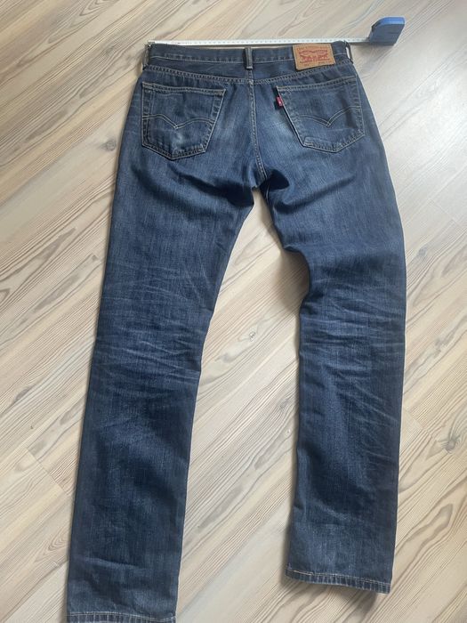 Blugi Levi s barbati