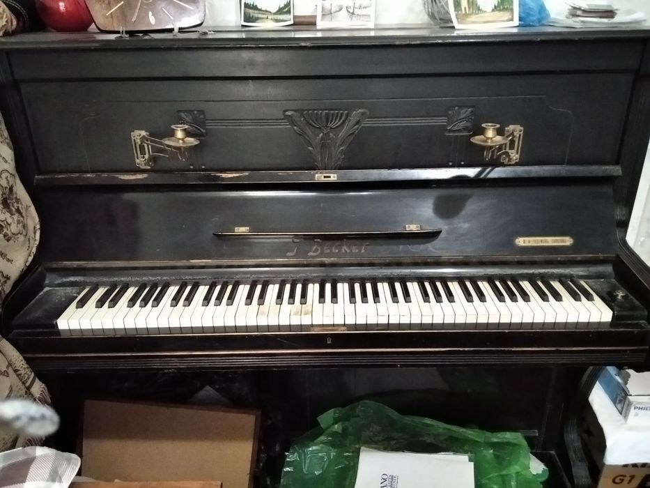 Антикварное пианино J.Becker