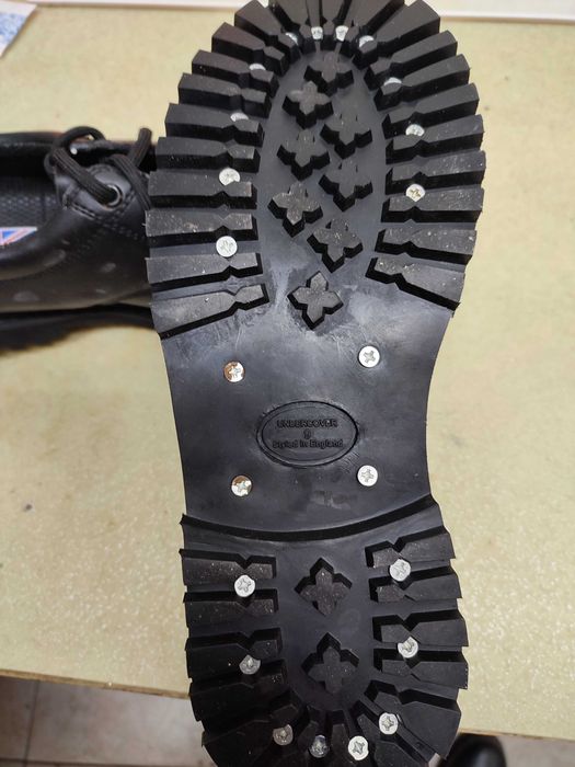 Обувки с метално бомбе