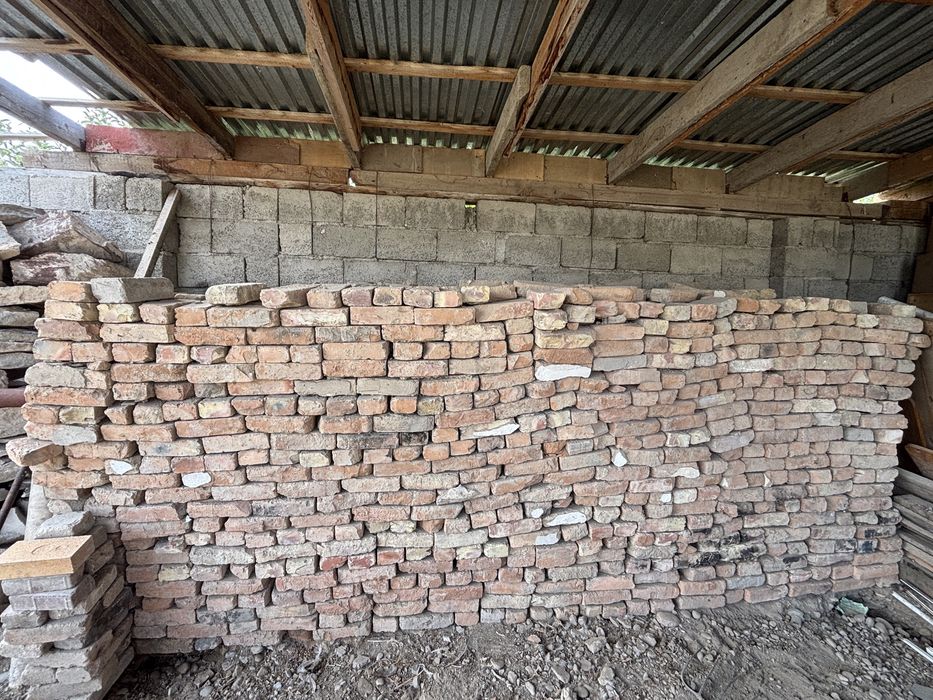 Продам б/у кирпич