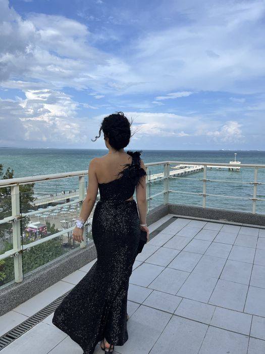 Официална/абитуриентска дълга черна рокля с пайети