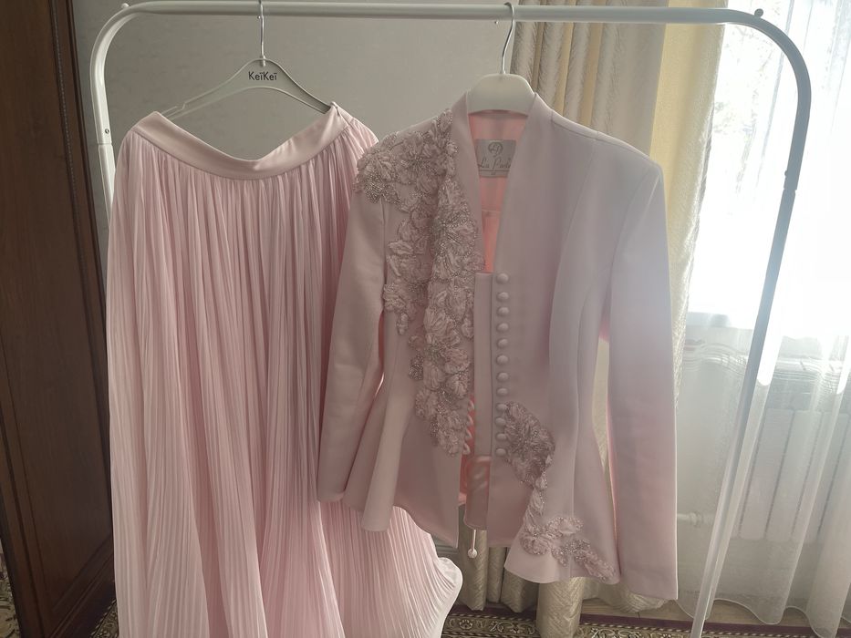 Нарядный вечерний костюм