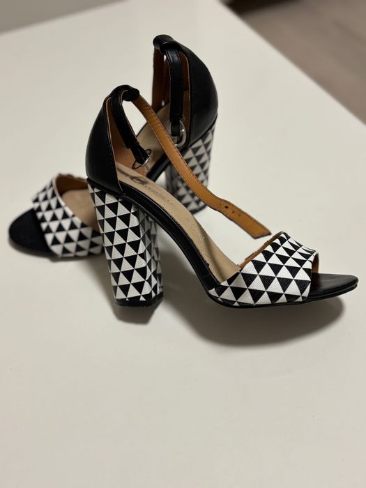 Sandale cu toc 35