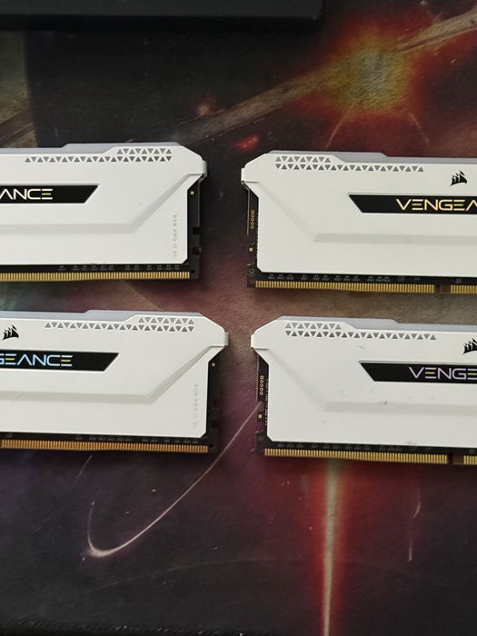 Corsair VENGEANCE RGB PRO DDR4 3600MHz – 32GB (4×8GB) White