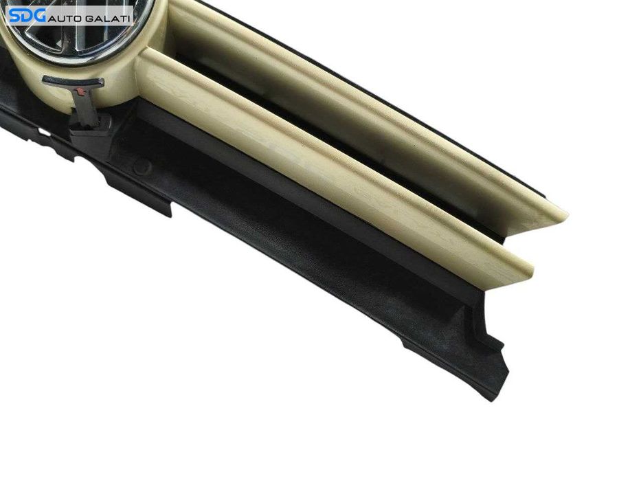 Grila Centrala cu Sigla Emblema de pe Bara Spoiler Volkswagen Golf 4 2001 - 2006 Cod 1J0853651H 1J0853655G [LR1355]