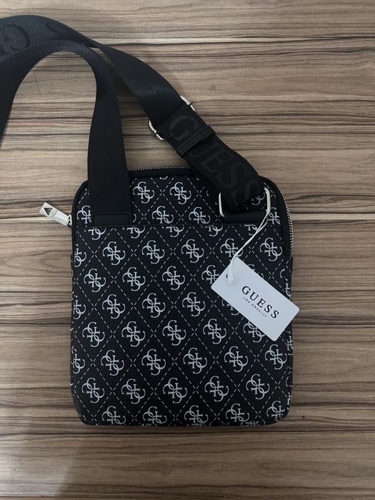 Барсетка GUESS  .