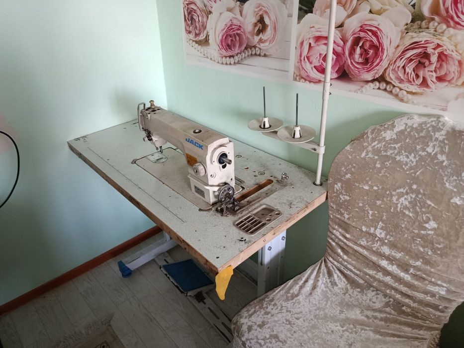 Продам швейную машину Jack