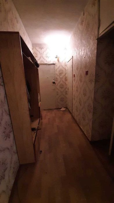 Юнусабад 10 кв  1в2-хона 1-этаж/4. Срочно