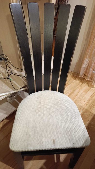 Холна секция, трапезна маса със столове и диван