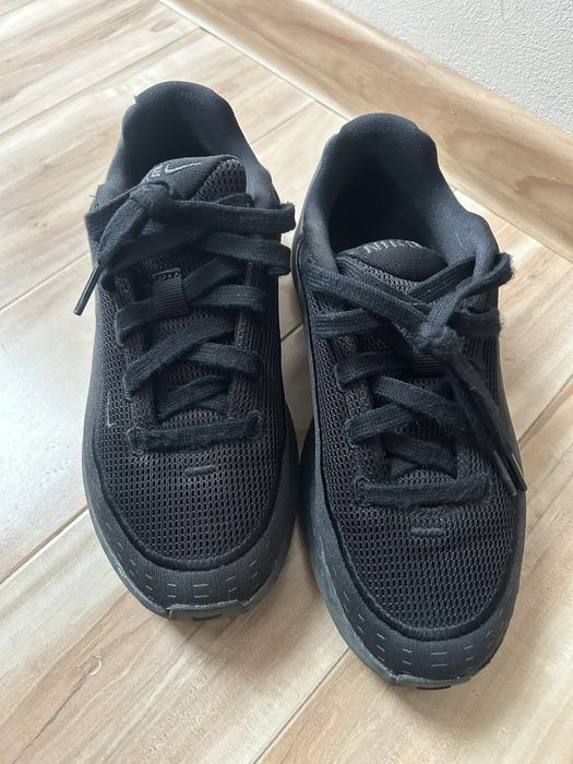 маратонки Nike Uplift SC.