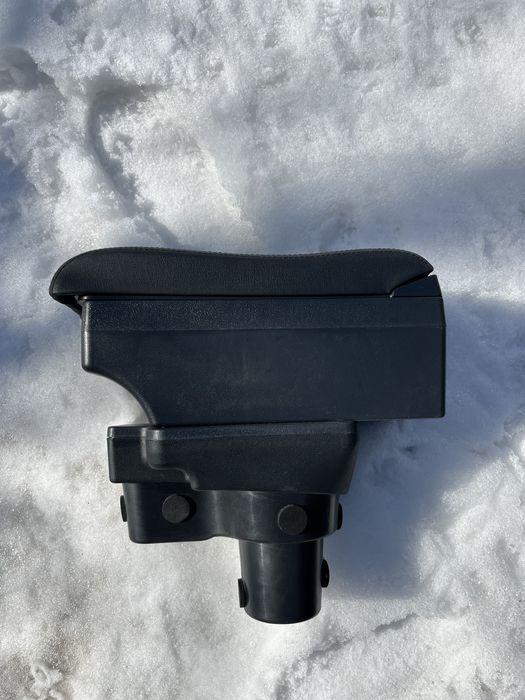 ПОДЛОКОТНИК на Hyundai Accent