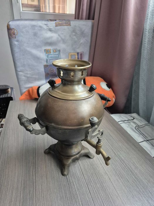 Руски самовар, вместимост 3л.