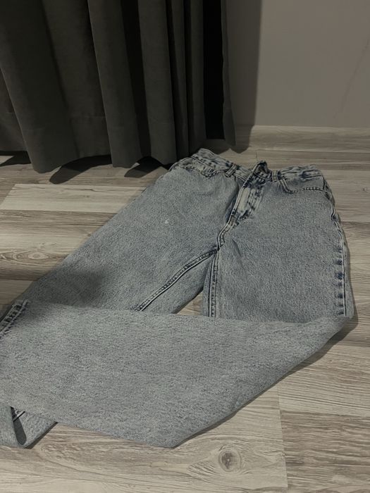 Сини дънки.