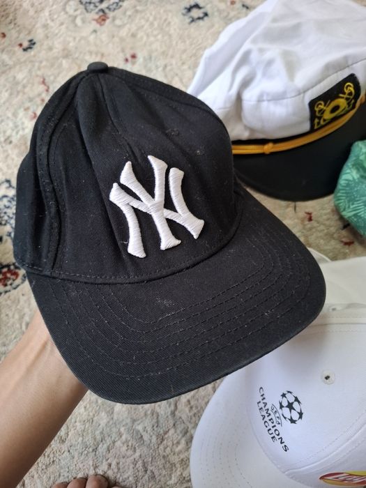 Продам срочно кепки за все 2000