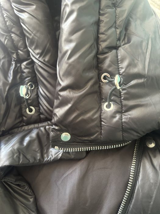 Зимно черно яке.