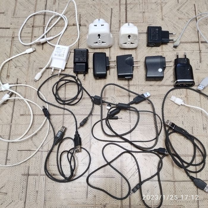 Продам зарядные устройства разные