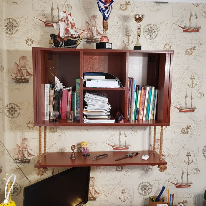 Компьютерный стол с полкой