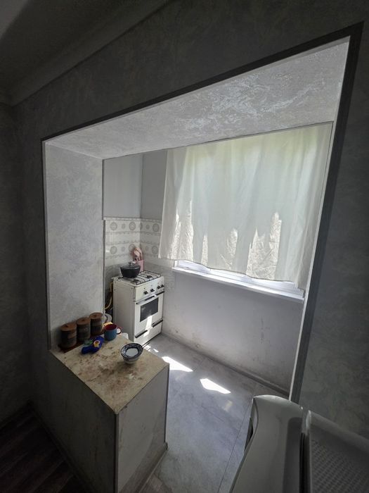 Продаю квартиру Яшнабадский р-он. Рисовая 1-ком 2-этаж 4-этажном Доме